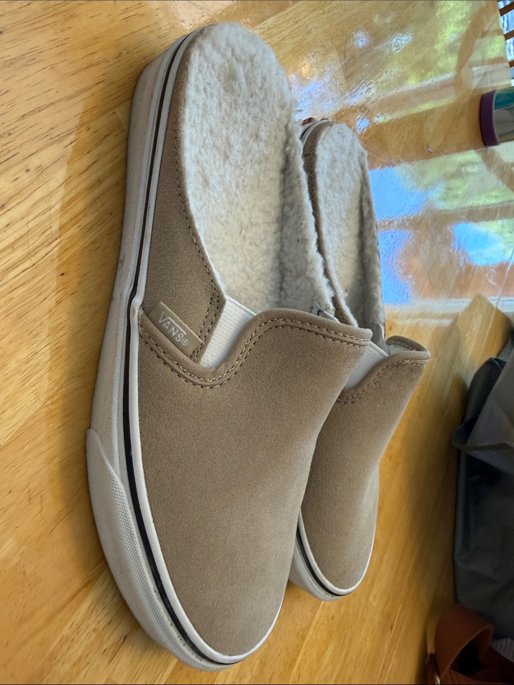 Vans women’s Slip-On Sherpa Lined Shoes — Beige/Tan